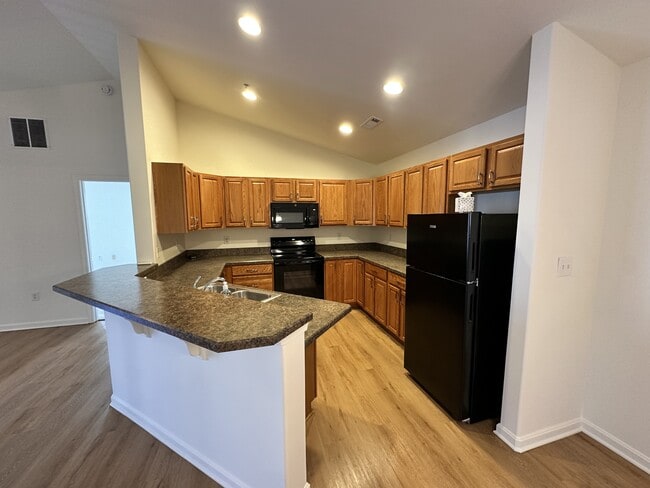 Foto del edificio - 4303 Summer Brook Ln