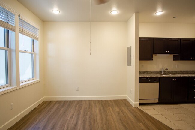 Photo - Contemporary Studio in Sullivan's Gulch! Apartment