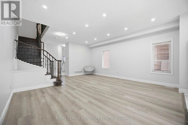 Building Photo - 5610 Freshwater Dr