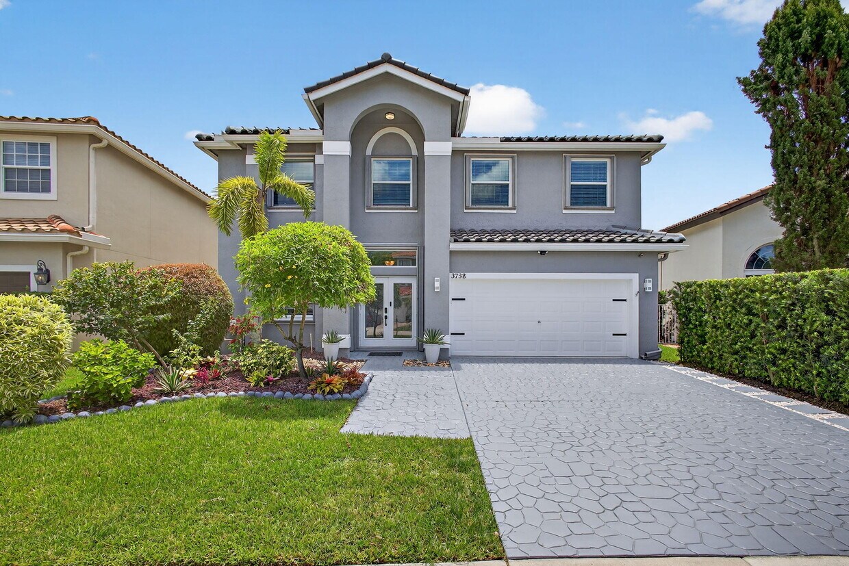 Primary Photo - 3738 Old Lighthouse Cir