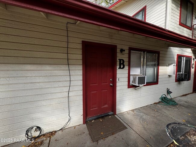 Foto del edificio - 719 Bird St