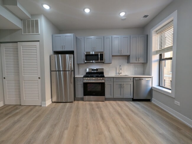 Building Photo - 421 W Belden