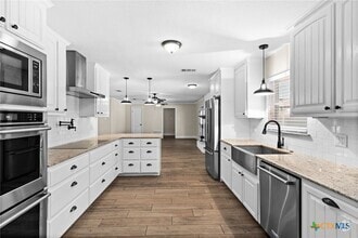 Building Photo - 308 Live Oak Dr