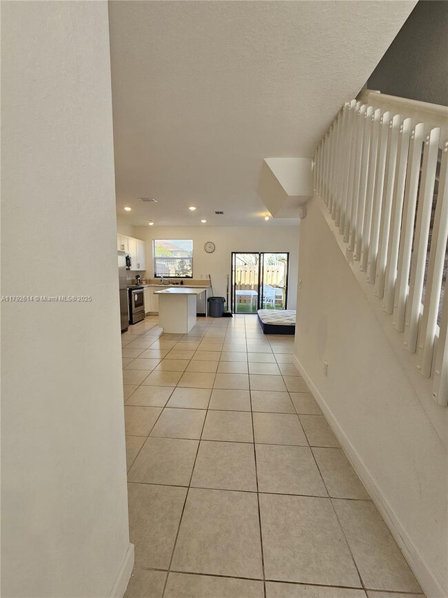 Foto del edificio - 813 NE 211th St