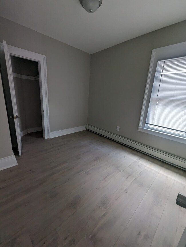 Building Photo - 398 Blatchley Ave