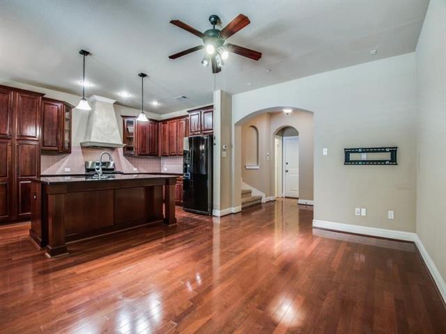 Foto del edificio - 932 Brook Forest Ln