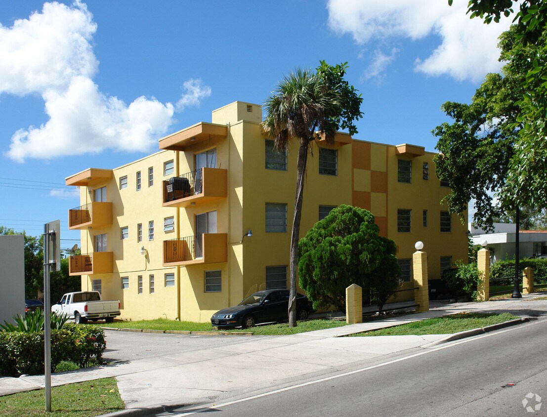 Building Photo - 1860 Coral Way
