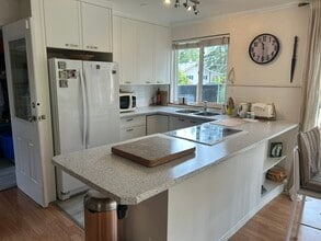 Building Photo - 246 Hickey Ave