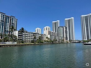Building Photo - 300 Bayview Dr