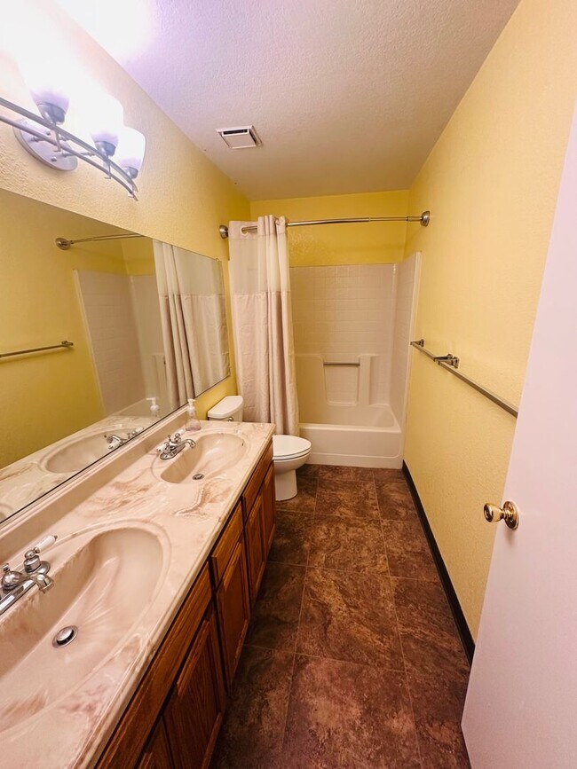 Building Photo - Better Invested Presents charming 4BR, 2.5...