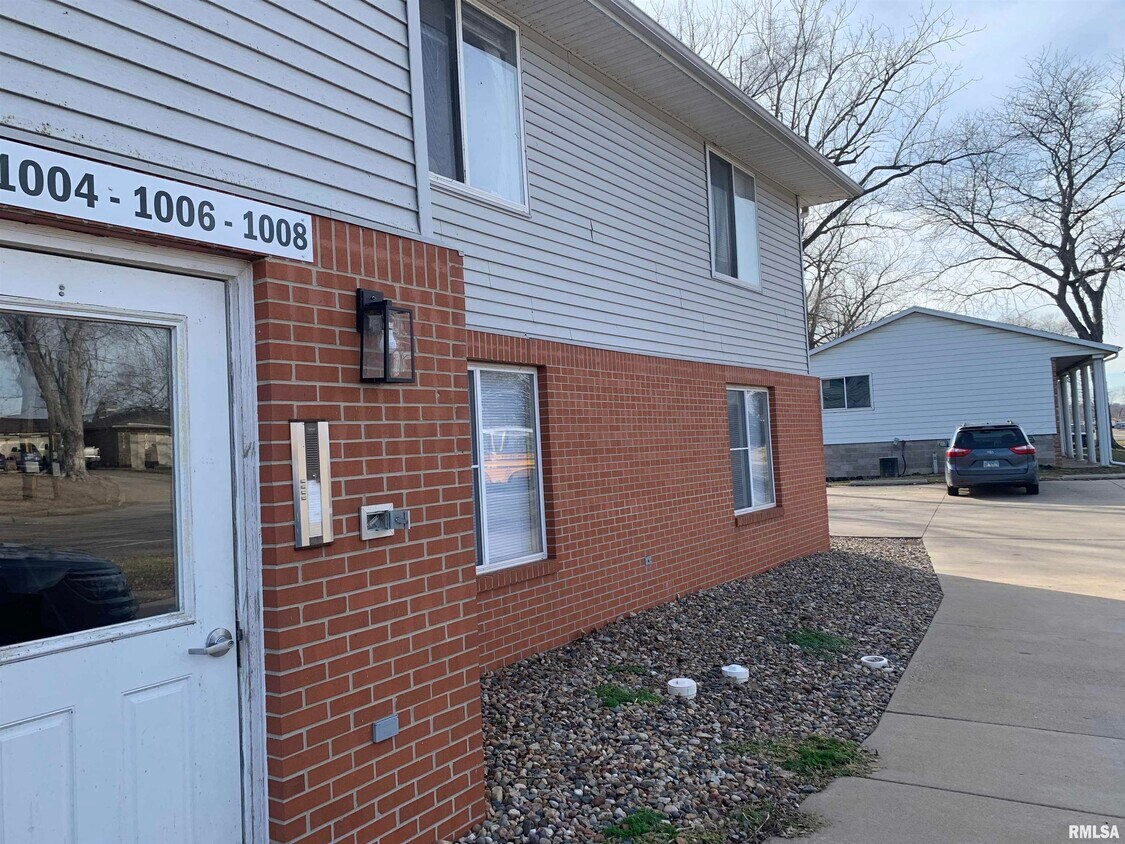 Primary Photo - 1000 Edgewater Dr