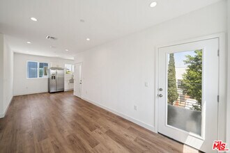 Building Photo - 6336 Beck Ave