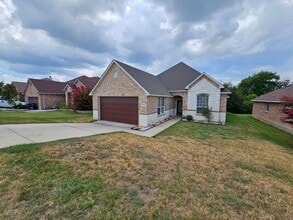 Building Photo - 7721 Oak Garden Trail