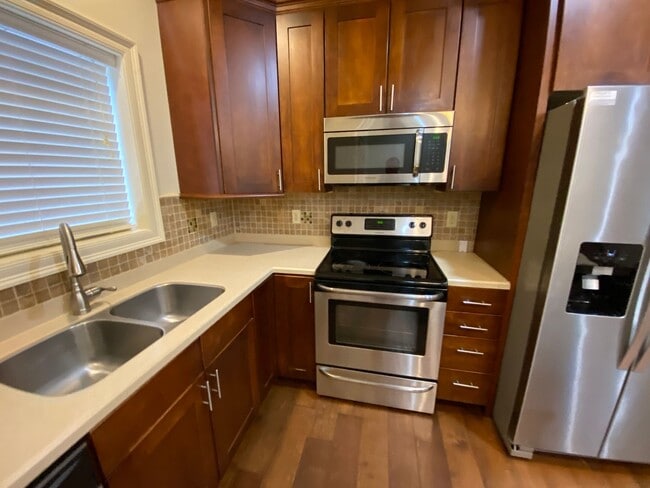 Building Photo - 1016 Villa Dr