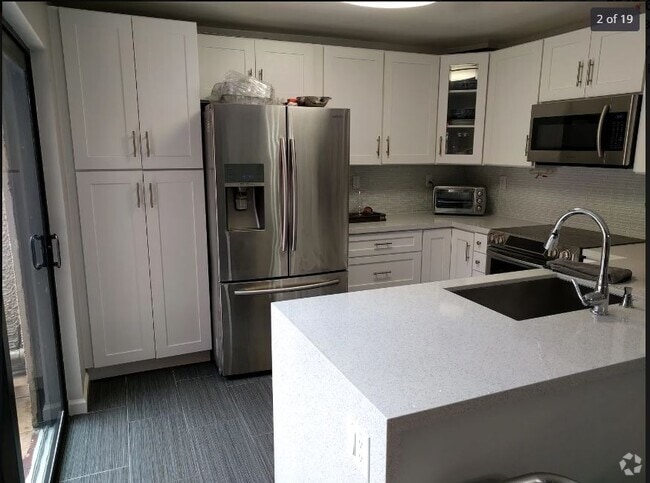 Building Photo - 4722 SW 67th Ave