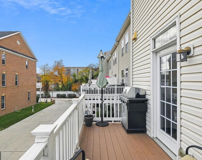 Foto del edificio - 4511 Foster Ave