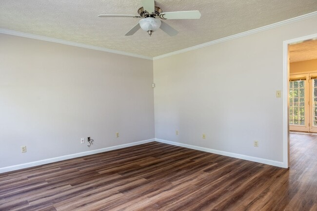 Building Photo - Knoxville 37909 - 4 bedroom, 3.5 bath home...
