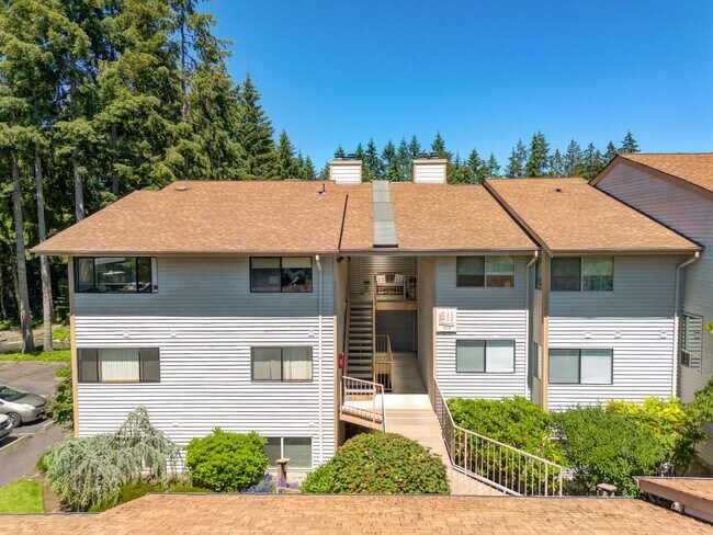 Building Photo - Charming 2 Bed, 2 Bath Condo in Gated Comm...