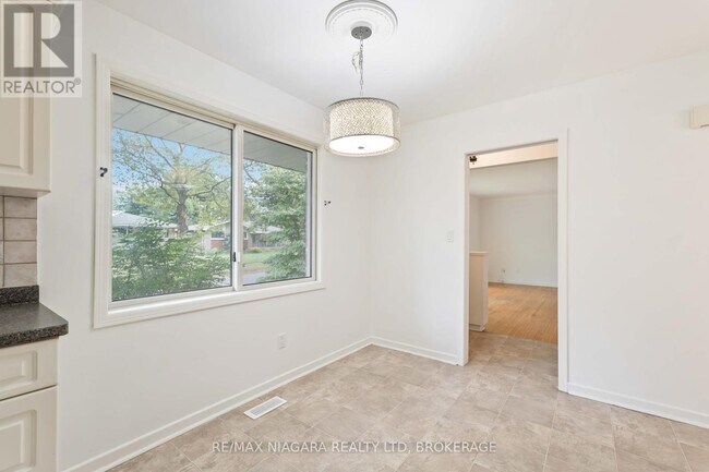 Building Photo - 4301 Pettit Ave
