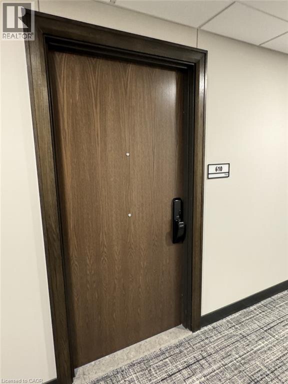 Photo du bâtiment - 741 King St W