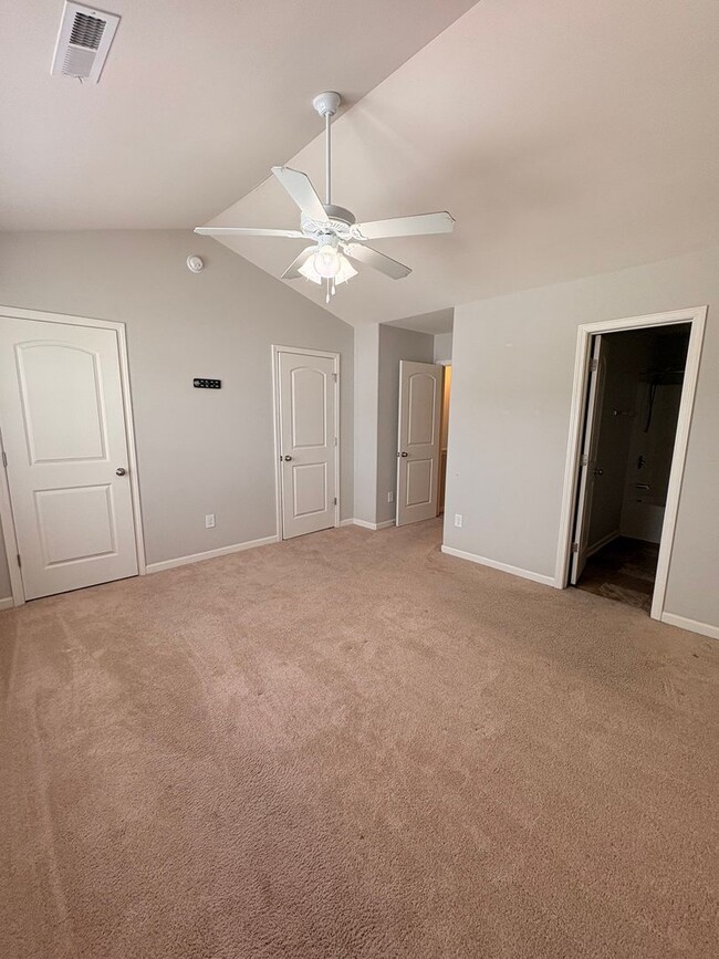 Foto del edificio - 3979 Village Park Ct