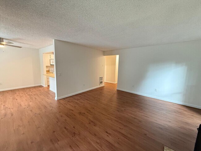 Foto del edificio - 2 Bed 2 Bathroom in Pinehurst (Plus Amenities!)
