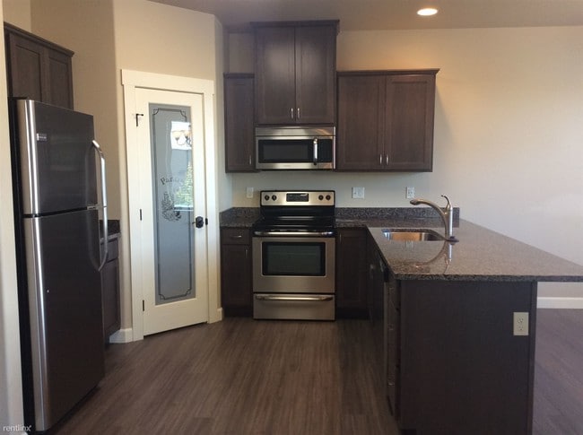 Building Photo - 3 br, 2.5 bath Duplex - 7214 W Chestnut Ave