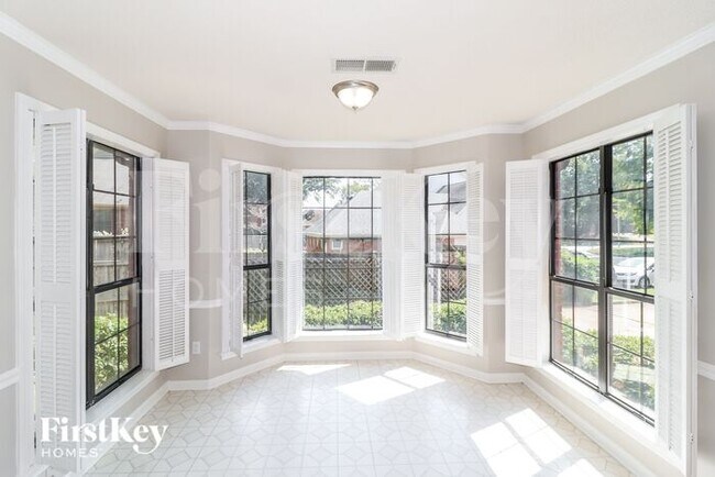 Foto del edificio - 8410 Walnut Tree Dr