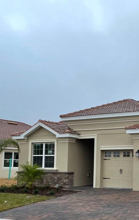 Foto principal - 8950 Fallen Oak Dr