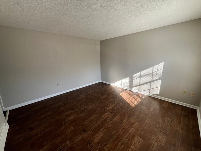 Foto del edificio - 3140 Maple Hill Dr