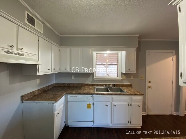 Foto del edificio - 6713 Silhouette Ave