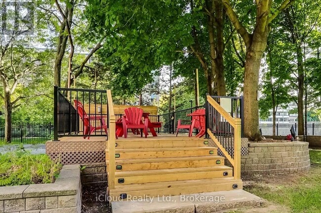 Photo du bâtiment - 21 Overlea Blvd