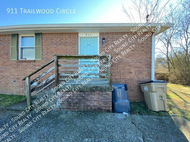 Foto del edificio - RENOVATED 2 bed/1 bath Duplex!! Available ...