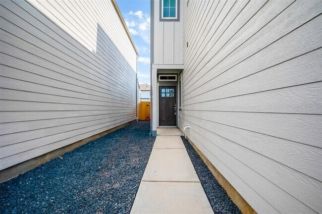Building Photo - 14819 Slow River Ave