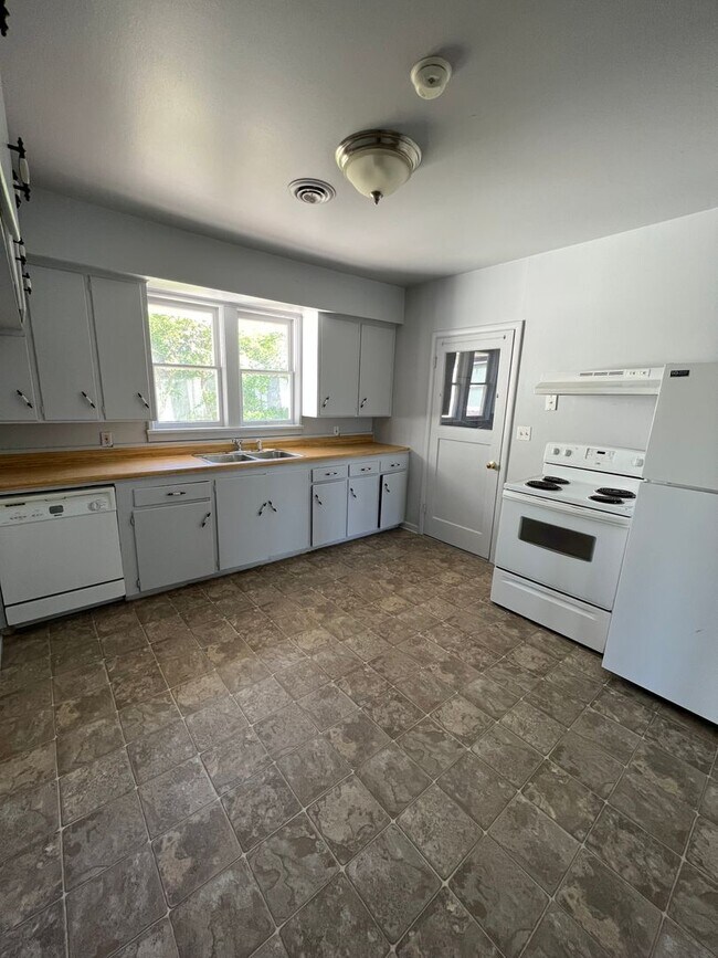Foto del edificio - 4 Bedroom, 2 Bathroom Home - Located near Oregon Tech and Sky Lakes!