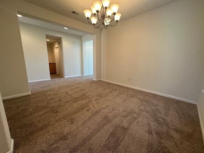 Foto del edificio - Gorgeous 3 Bed / 2.5 Bath Home in Desirable Rose Garden Community!