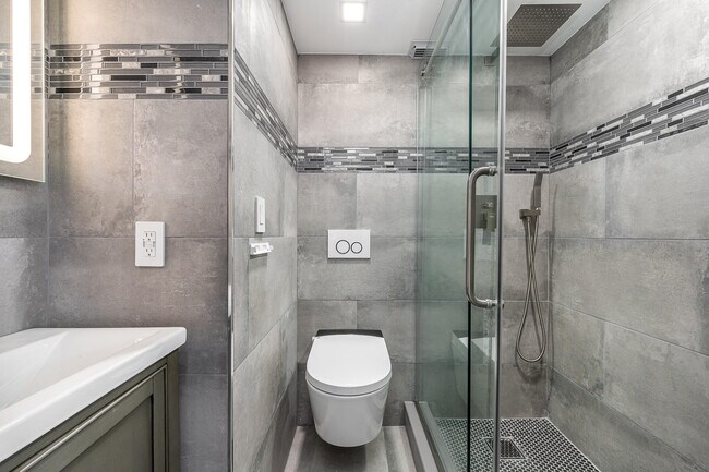 Building Photo - 3725 S Ocean Dr