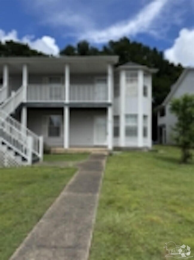 Building Photo - 1500 E Johnson Ave