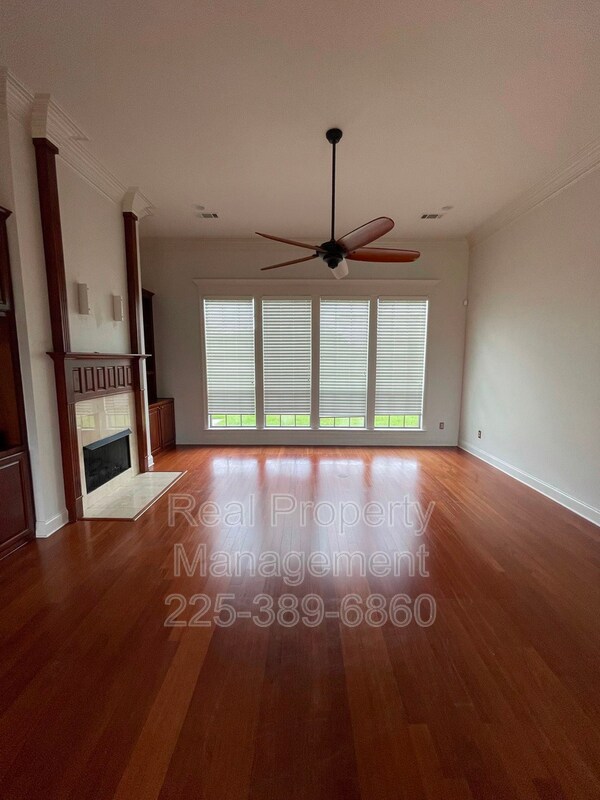 Foto del edificio - 917 Fairwinds Ave