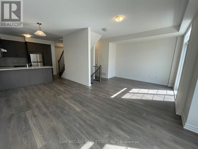 Building Photo - 1170 Lloyd Landing