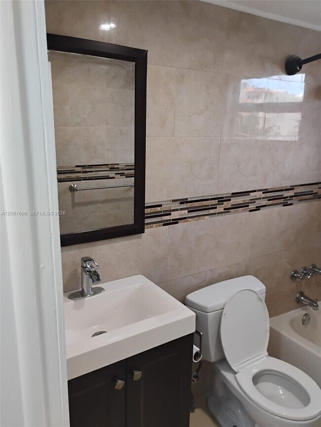 Foto del edificio - 3536 NE 168th St