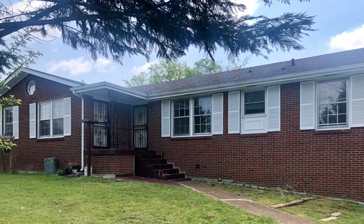 Foto principal - 6533 Thunderbird Dr