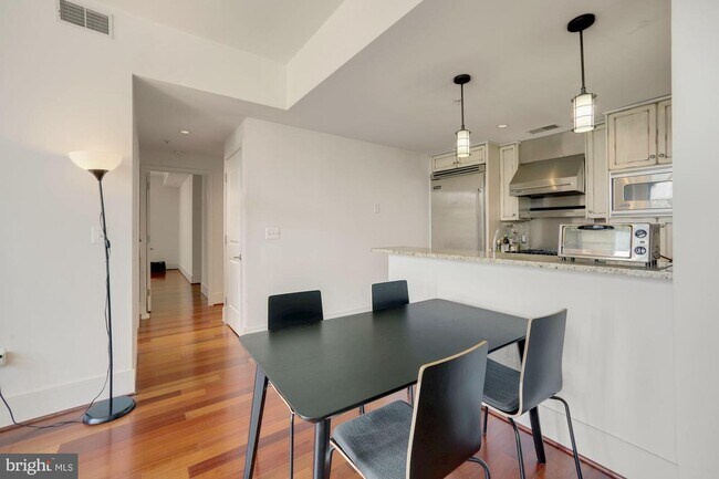 Foto del edificio - 4301 Military Rd NW