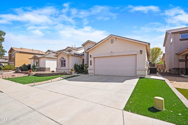 Building Photo - 14560 Meadow Lawn