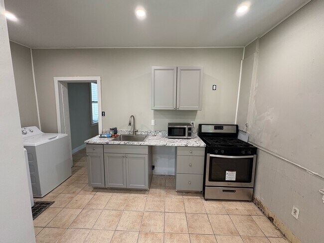 Foto del edificio - 207 Dunseith St