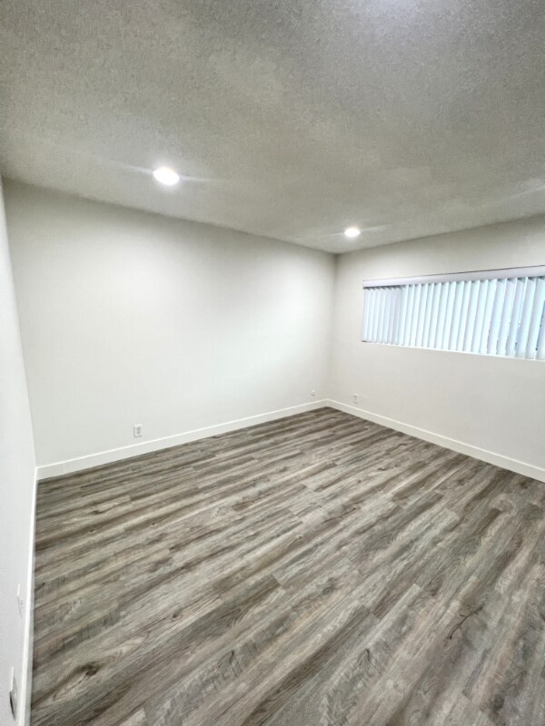 Building Photo - 144 S Doheny Dr