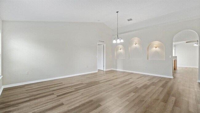 Building Photo - 494 Paigo St SE