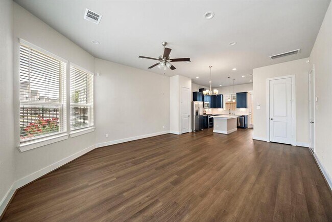 Foto del edificio - 9003 Lonestar Creekbend Ln
