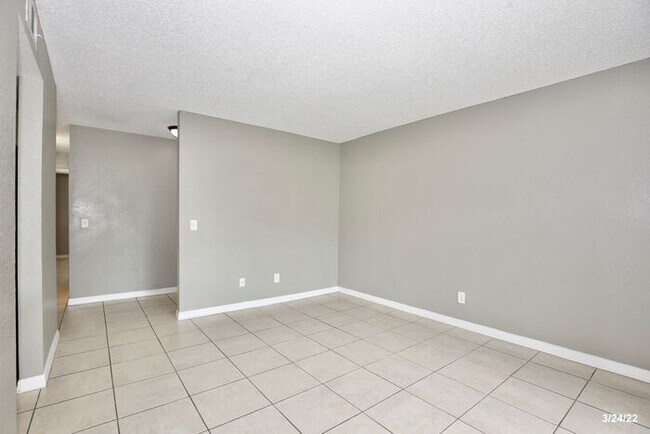 Building Photo - Gorgeous 2/2 Cozy Condo with Pond View in ...