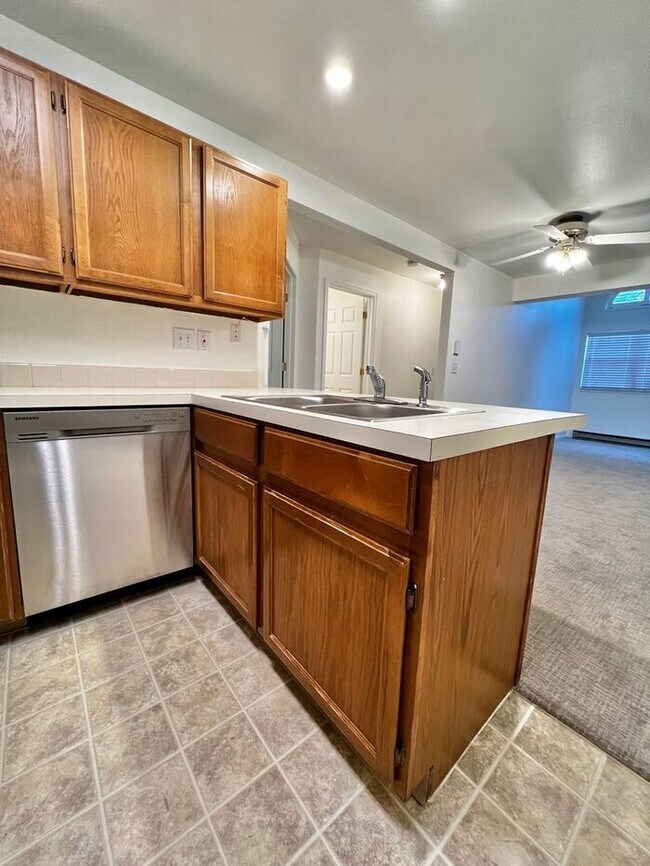 Building Photo - Spacious 2 Bed 2 Bath Condo in West Fort C...